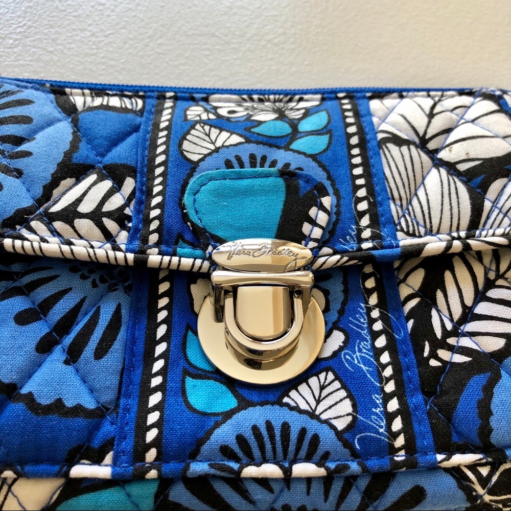 Vera Bradley Wristlet/Large Wallet Gently Used - Picture 4 of 7